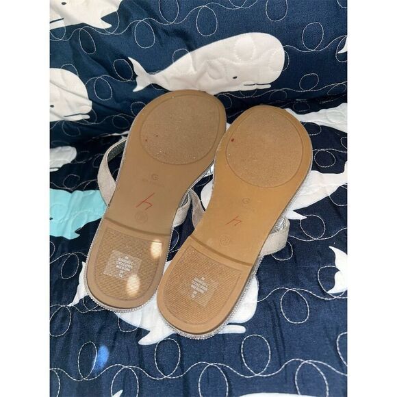 G by Guess Women's Silver Glitter Flip Flops Sandals Size 8 Casual - Picture 6 of 6
